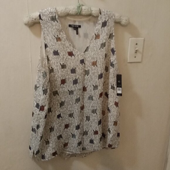 NIC+ZOE Tops - NWT Nic&Zoe Sz XS off white patterned Top - sleeveless